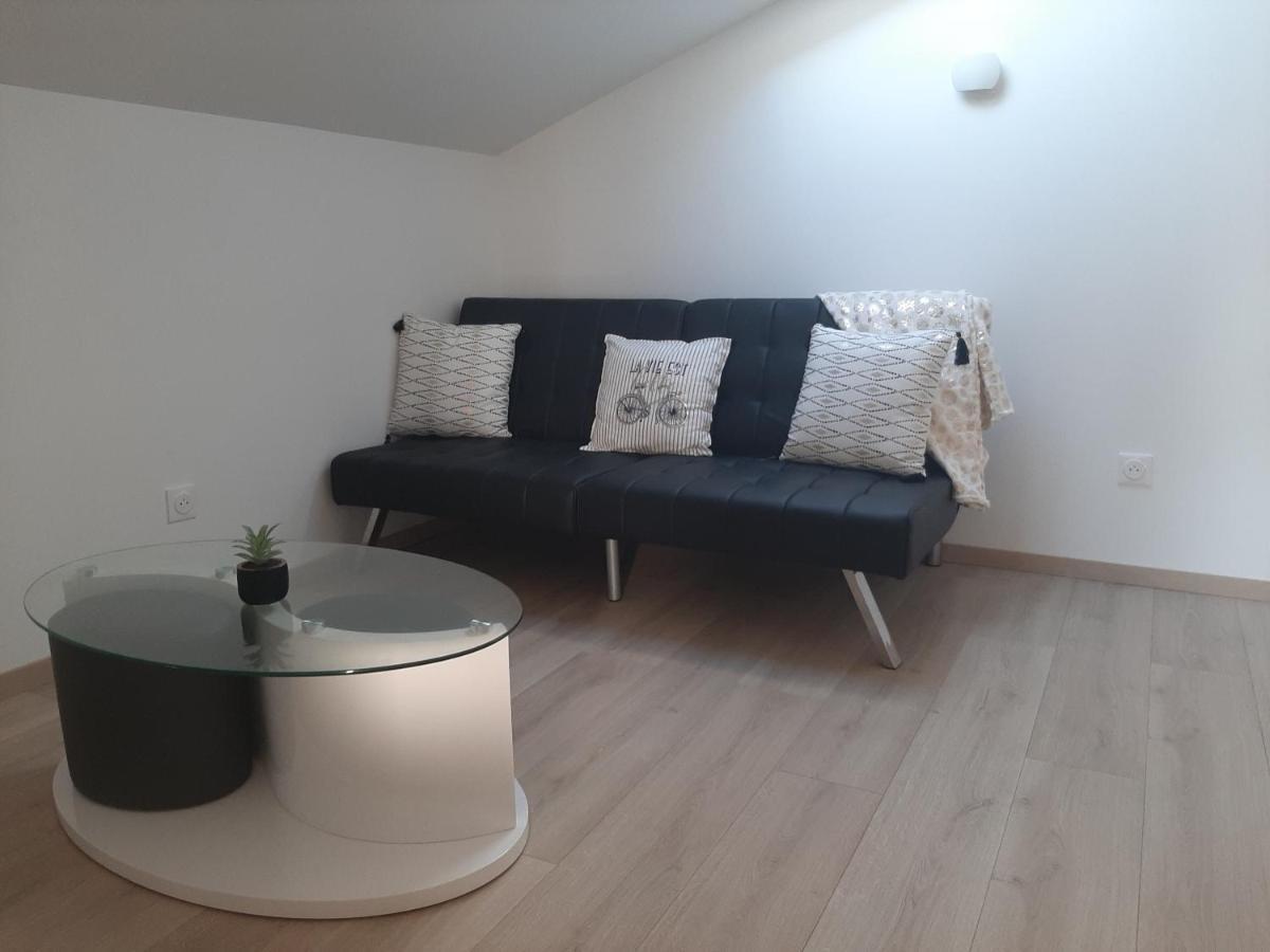 Logement Confortable Dans Residence Privee A Amplepuis ภายนอก รูปภาพ